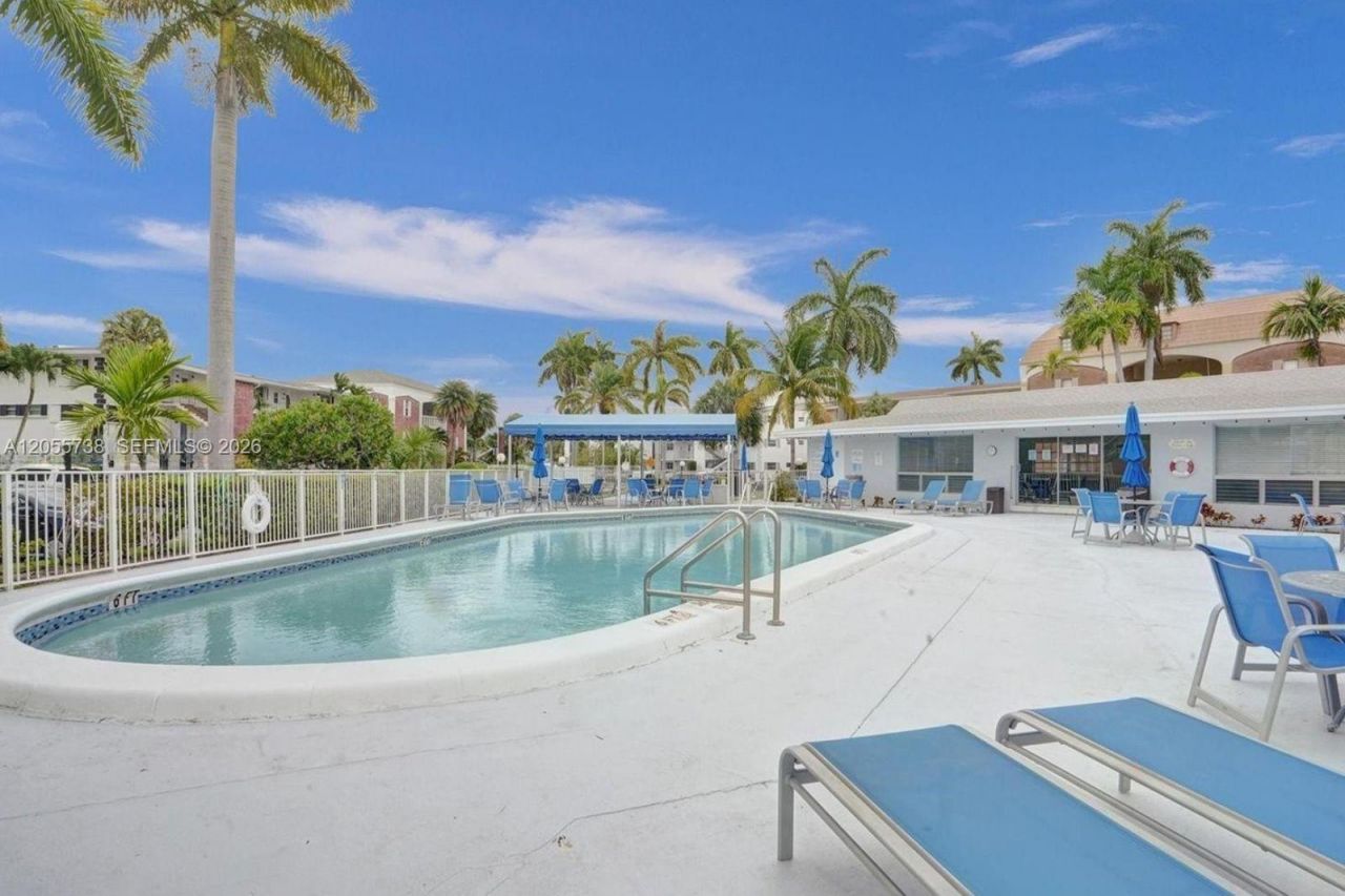 455 Paradise Isle Blvd , Unit 207, Hallandale Beach, FL 33009 Photo