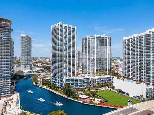 90 SW 3rd St, Unit 3212, Miami, FL 33130