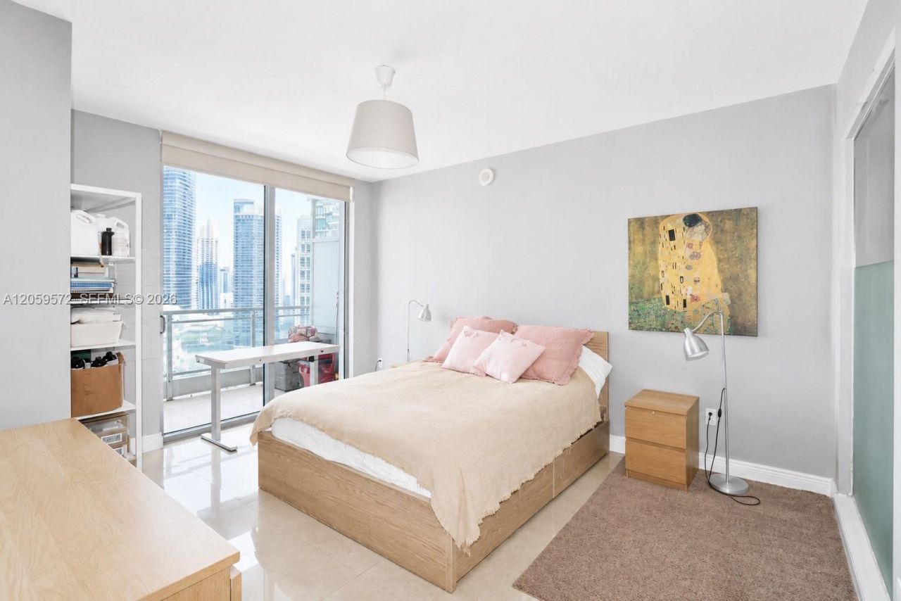 90 SW 3rd St, Unit 3212, Miami, FL 33130 Photo