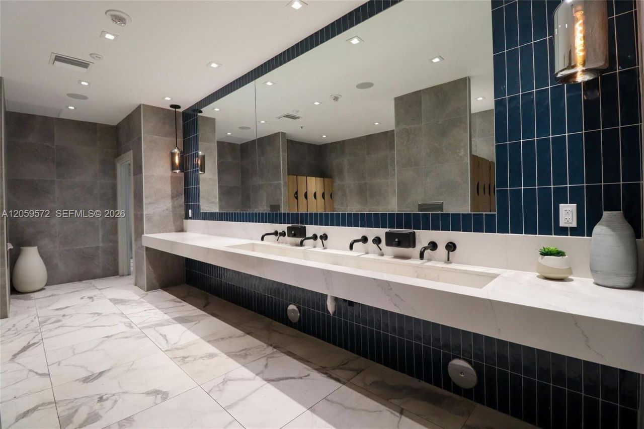 90 SW 3rd St, Unit 3212, Miami, FL 33130 Photo