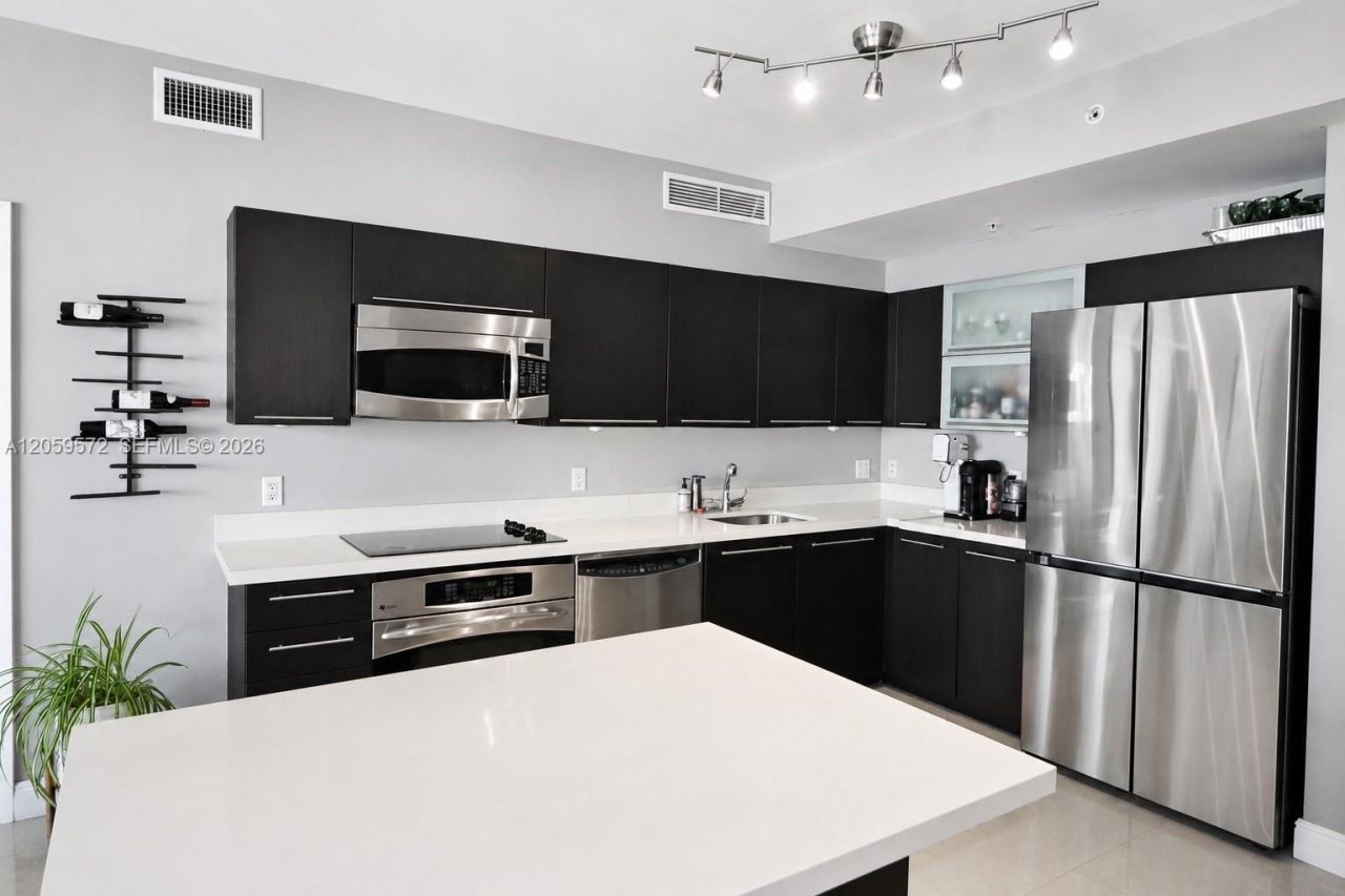 90 SW 3rd St, Unit 3212, Miami, FL 33130 Photo