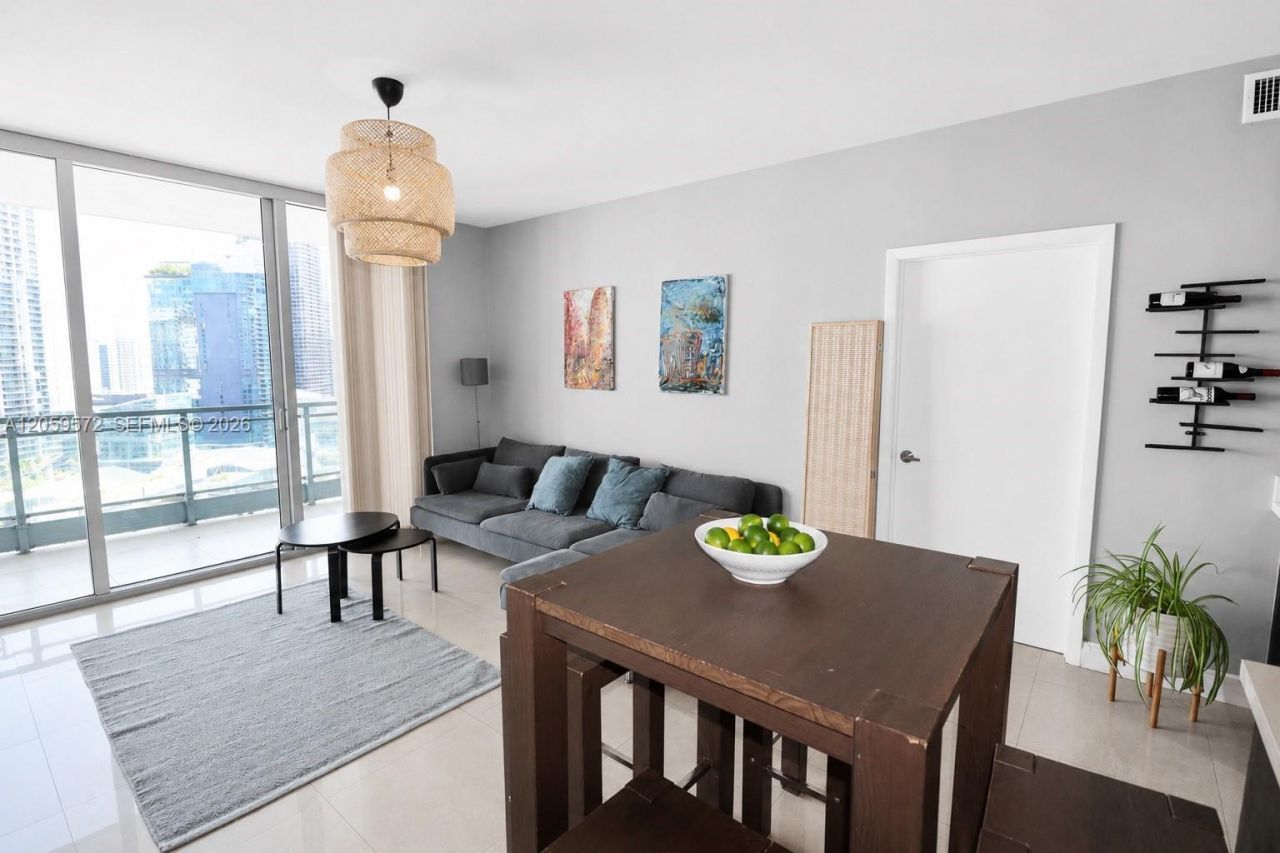 90 SW 3rd St, Unit 3212, Miami, FL 33130 Photo
