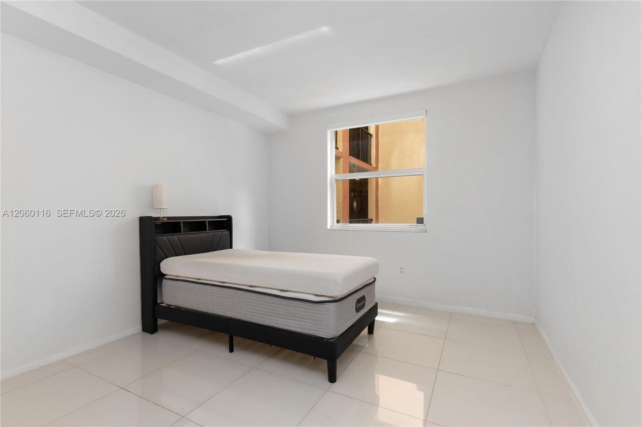 17150 N Bay Rd , Unit 2320, Sunny Isles Beach, FL 33160 Photo
