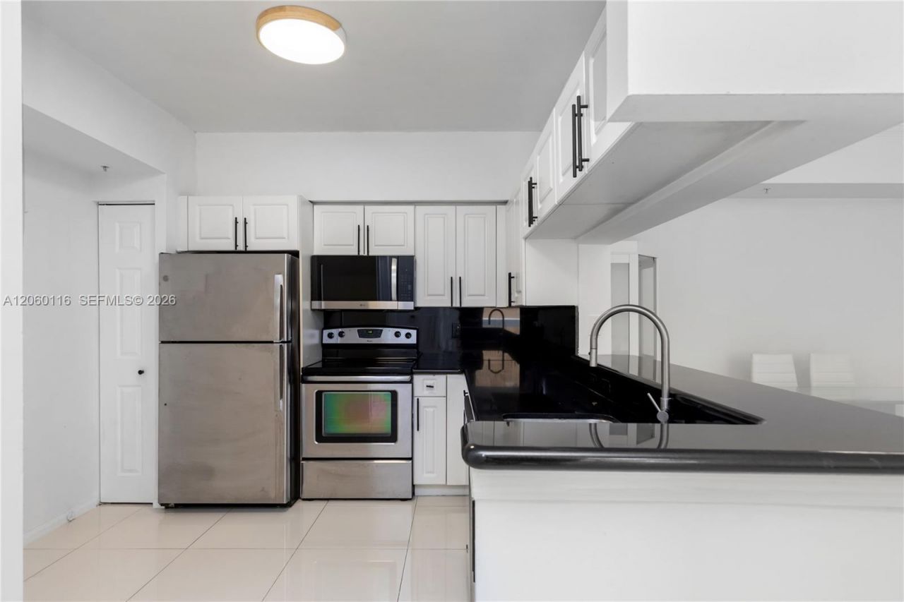 17150 N Bay Rd , Unit 2320, Sunny Isles Beach, FL 33160 Photo