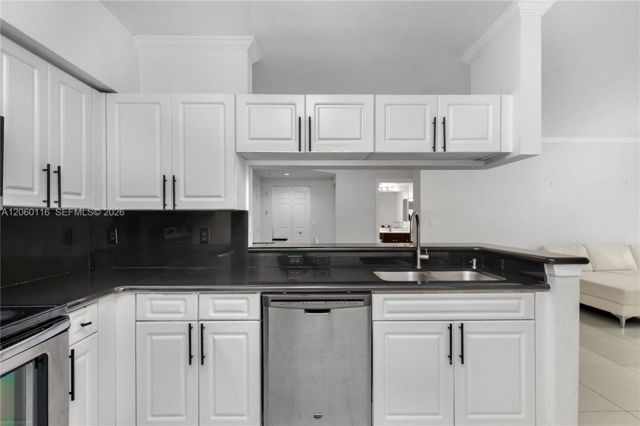 17150 N Bay Rd , Unit 2320, Sunny Isles Beach, FL 33160 Photo