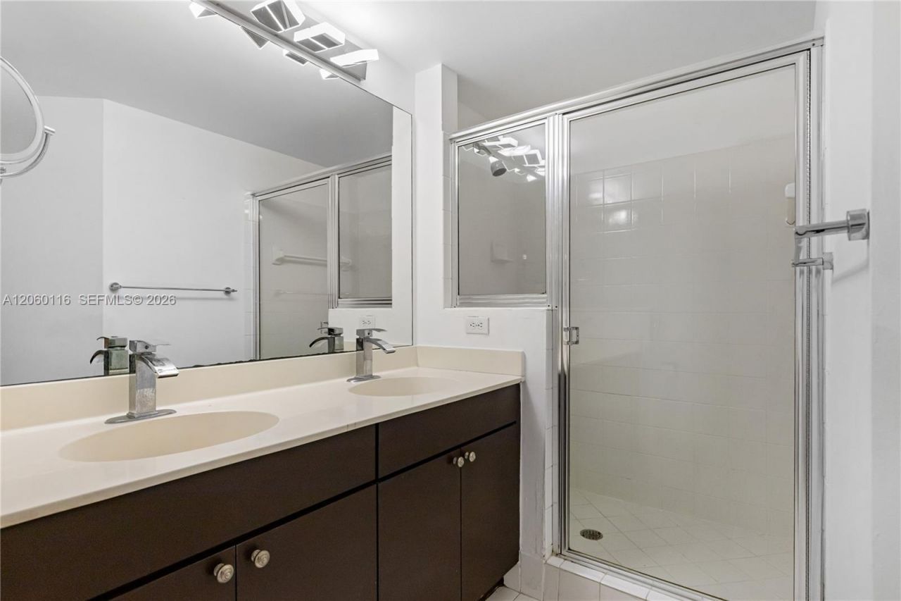 17150 N Bay Rd , Unit 2320, Sunny Isles Beach, FL 33160 Photo