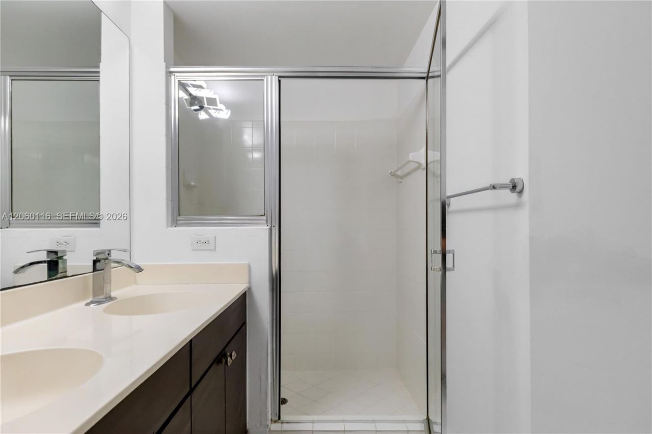17150 N Bay Rd , Unit 2320, Sunny Isles Beach, FL 33160 Photo