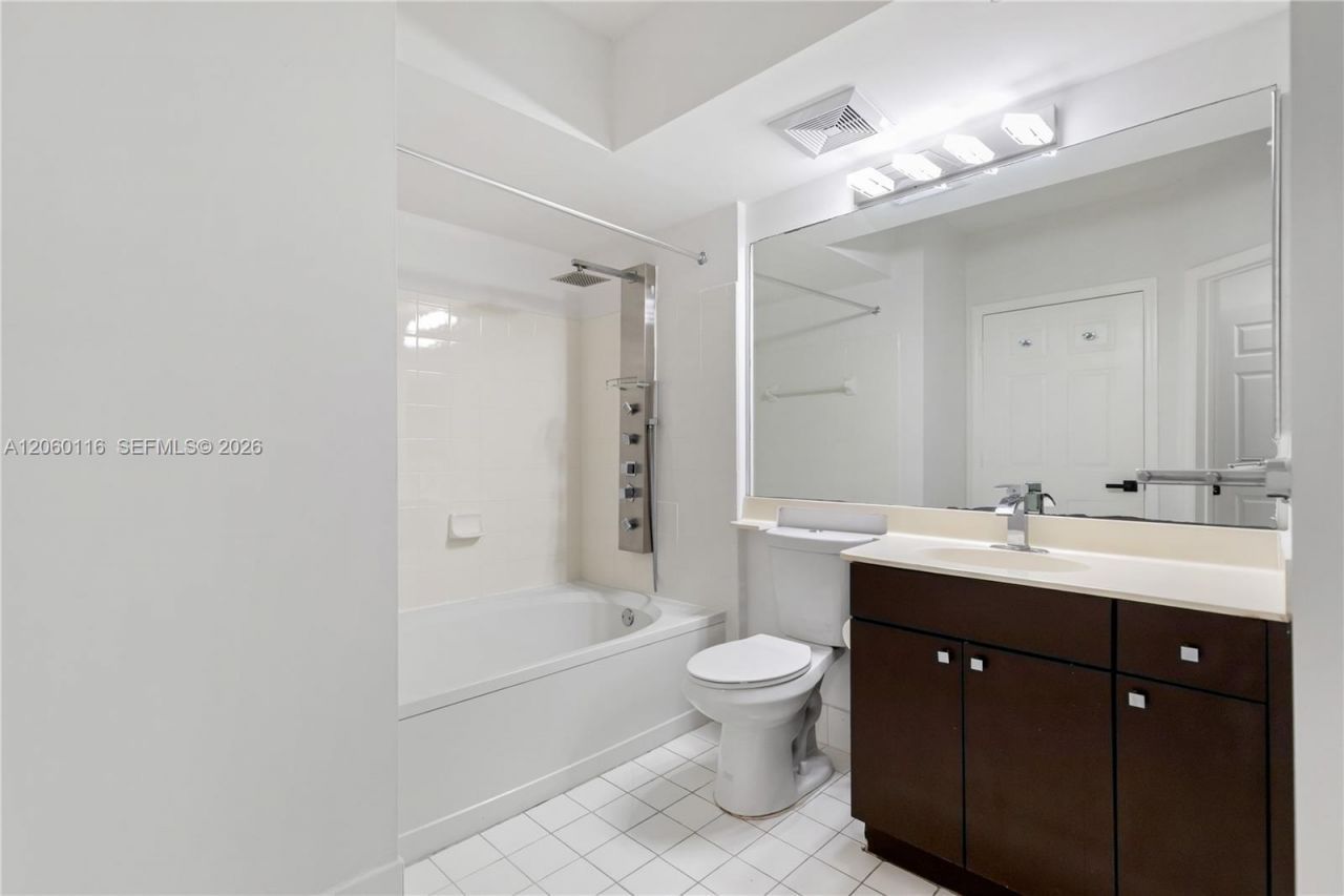 17150 N Bay Rd , Unit 2320, Sunny Isles Beach, FL 33160 Photo