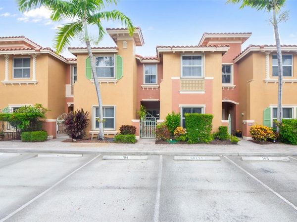 806 SW 143rd Ter , Pembroke Pines, FL 33027