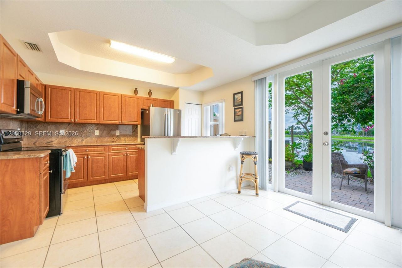 806 SW 143rd Ter, Pembroke Pines, FL 33027 Photo