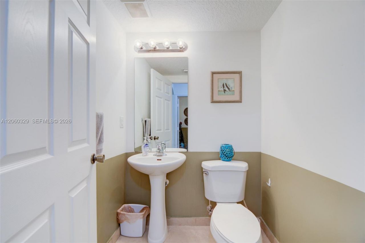 806 SW 143rd Ter, Pembroke Pines, FL 33027 Photo