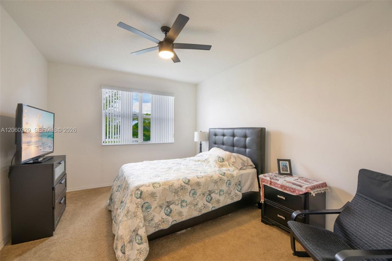 806 SW 143rd Ter, Pembroke Pines, FL 33027 Photo