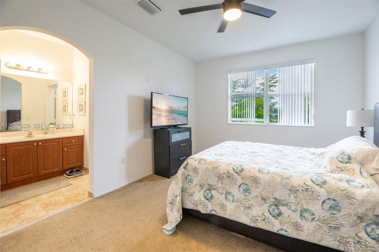 806 SW 143rd Ter, Pembroke Pines, FL 33027 Photo