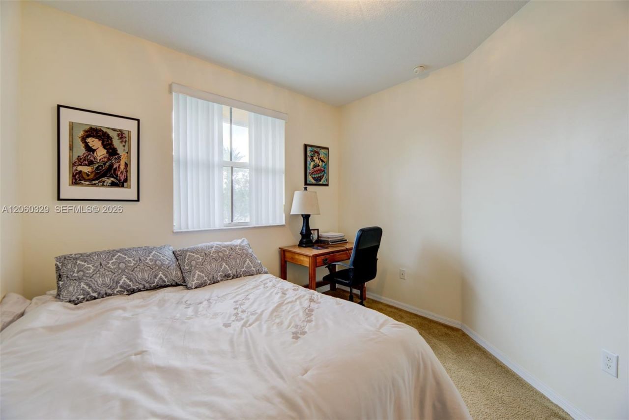 806 SW 143rd Ter, Pembroke Pines, FL 33027 Photo