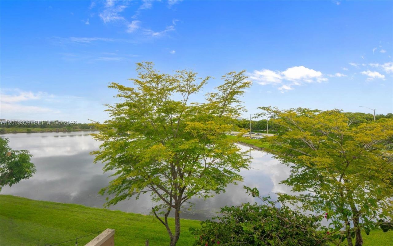 806 SW 143rd Ter, Pembroke Pines, FL 33027 Photo