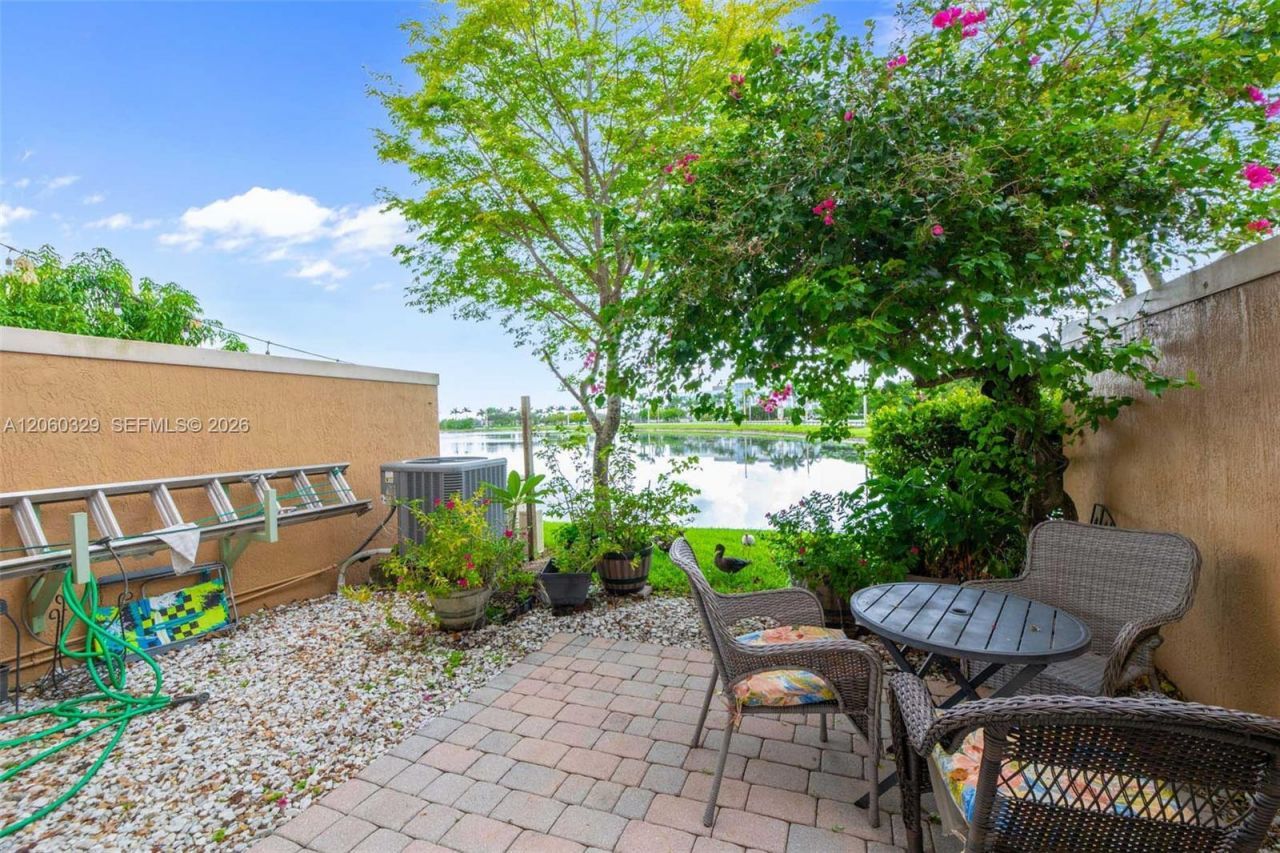 806 SW 143rd Ter, Pembroke Pines, FL 33027 Photo
