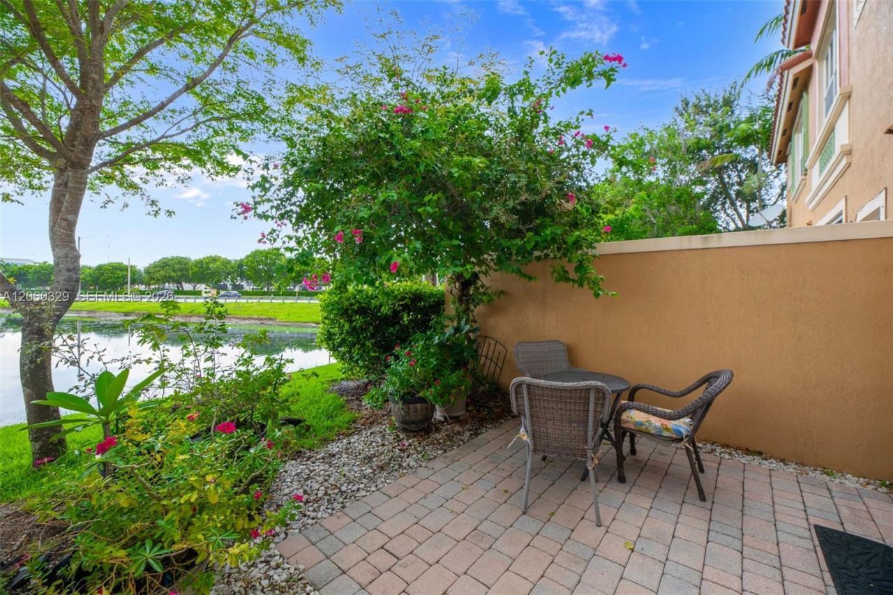 806 SW 143rd Ter, Pembroke Pines, FL 33027 Photo