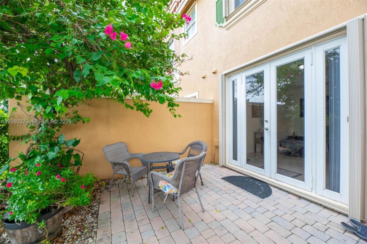 806 SW 143rd Ter, Pembroke Pines, FL 33027 Photo