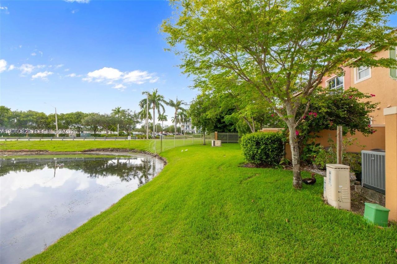 806 SW 143rd Ter, Pembroke Pines, FL 33027 Photo