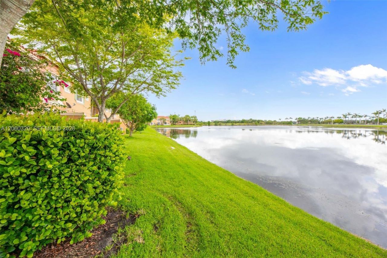 806 SW 143rd Ter, Pembroke Pines, FL 33027 Photo