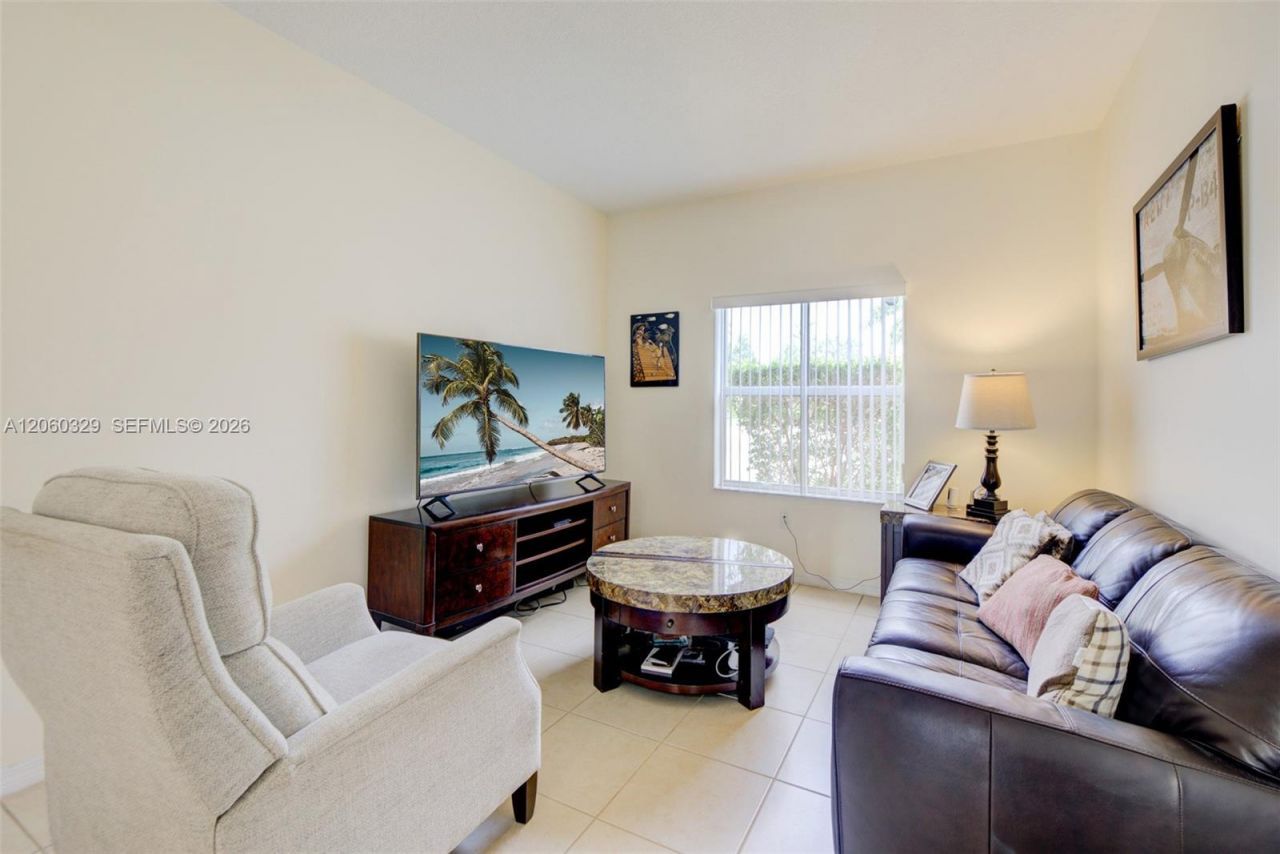 806 SW 143rd Ter, Pembroke Pines, FL 33027 Photo
