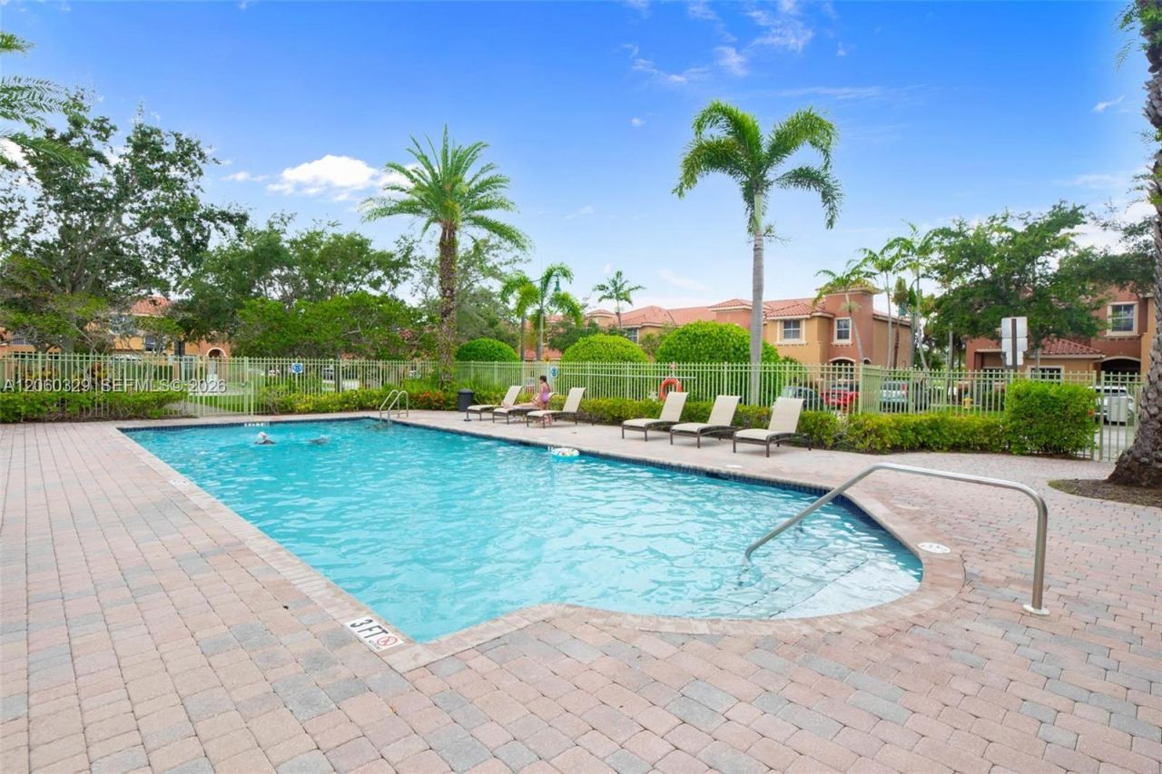 806 SW 143rd Ter, Pembroke Pines, FL 33027 Photo