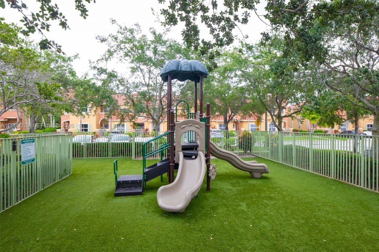 806 SW 143rd Ter, Pembroke Pines, FL 33027 Photo