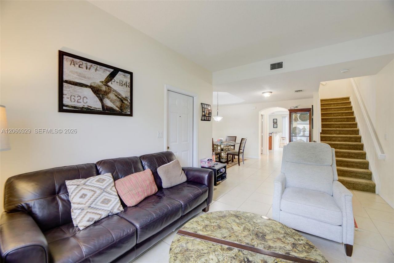 806 SW 143rd Ter, Pembroke Pines, FL 33027 Photo