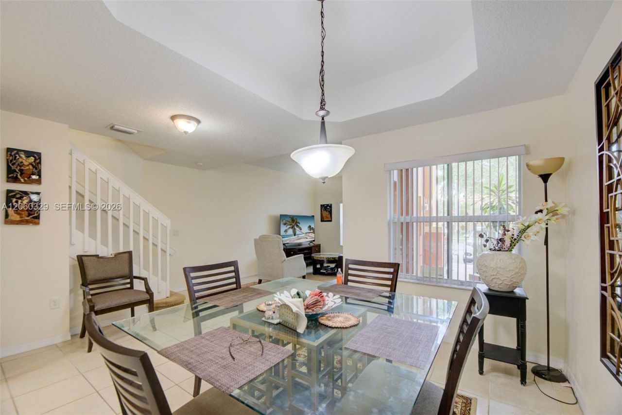 806 SW 143rd Ter, Pembroke Pines, FL 33027 Photo