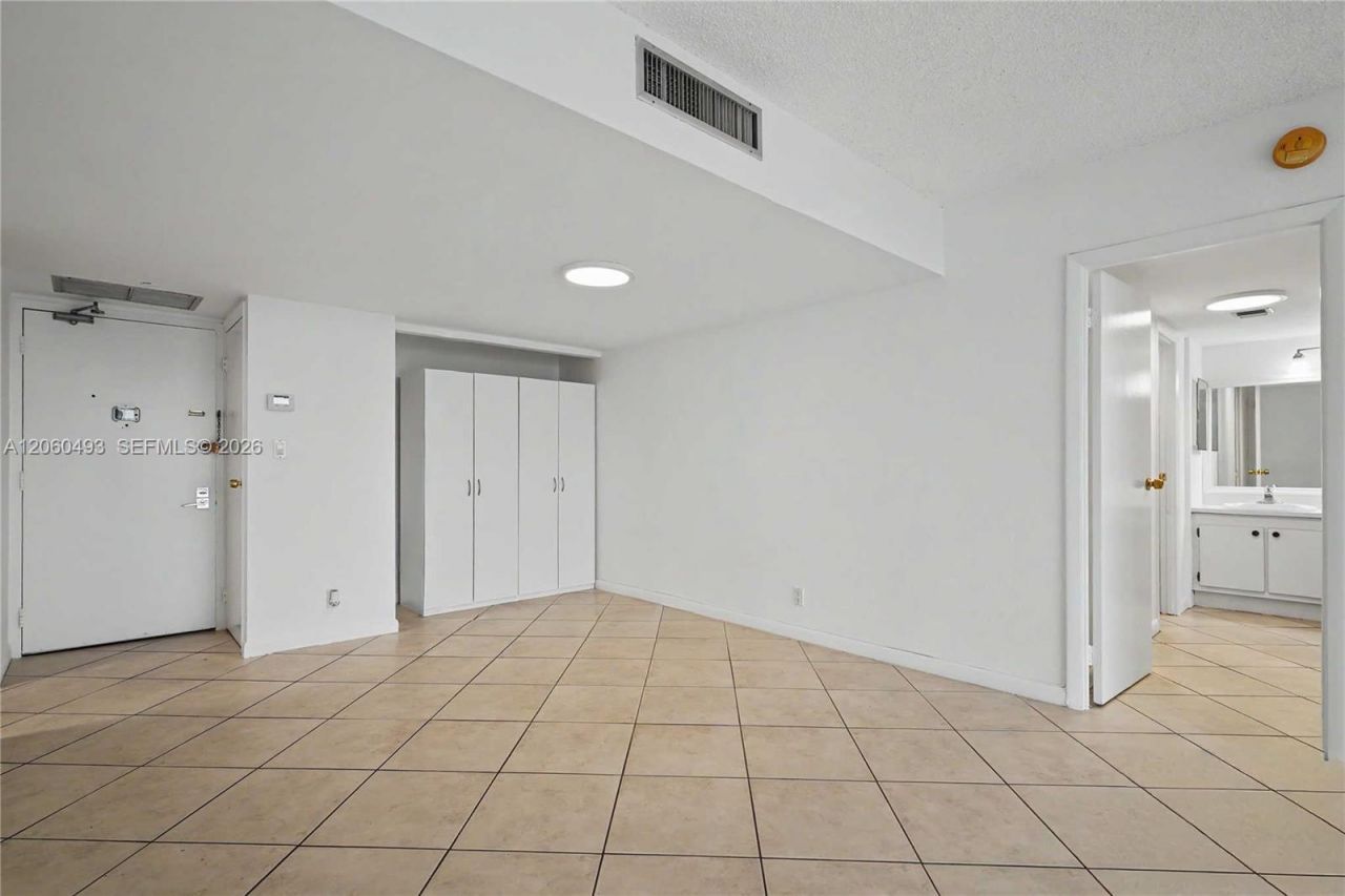 20335 W Country Club Dr, Unit 1702, Aventura, FL 33180 Photo