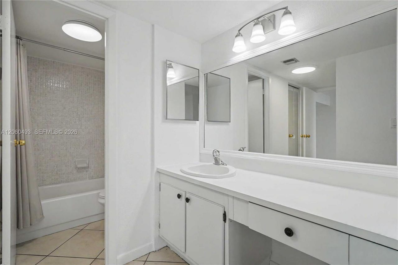 20335 W Country Club Dr, Unit 1702, Aventura, FL 33180 Photo