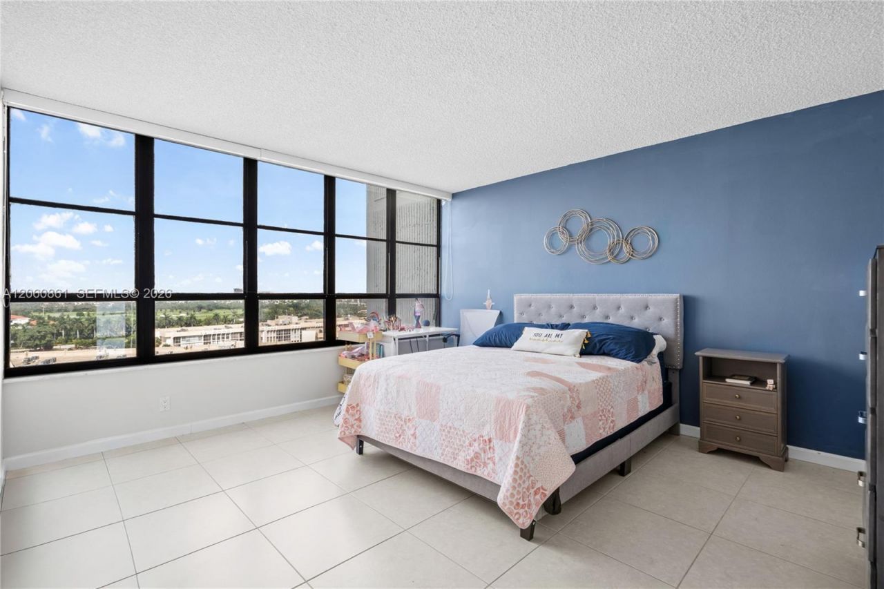 600 Three Islands Blvd, Unit 911, Hallandale Beach, FL 33009 Photo