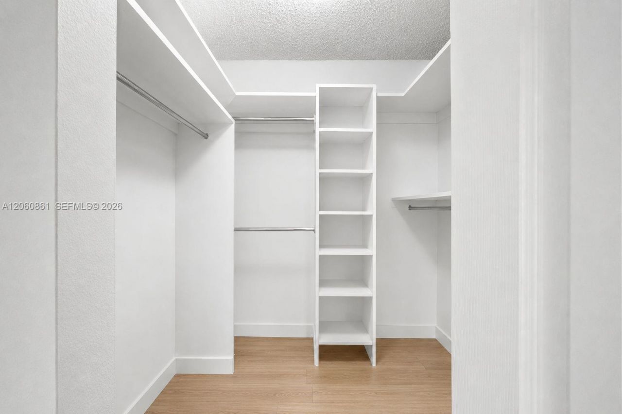 600 Three Islands Blvd, Unit 911, Hallandale Beach, FL 33009 Photo