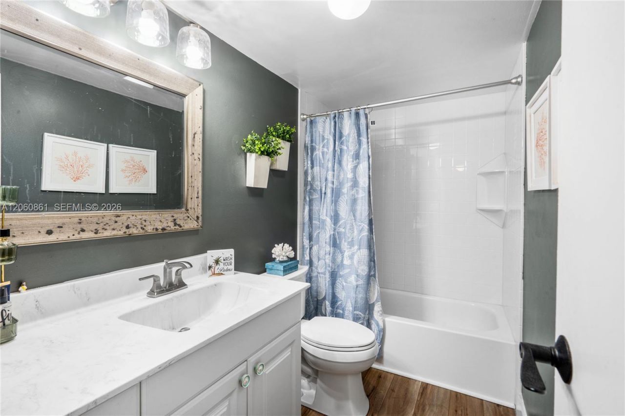 600 Three Islands Blvd, Unit 911, Hallandale Beach, FL 33009 Photo