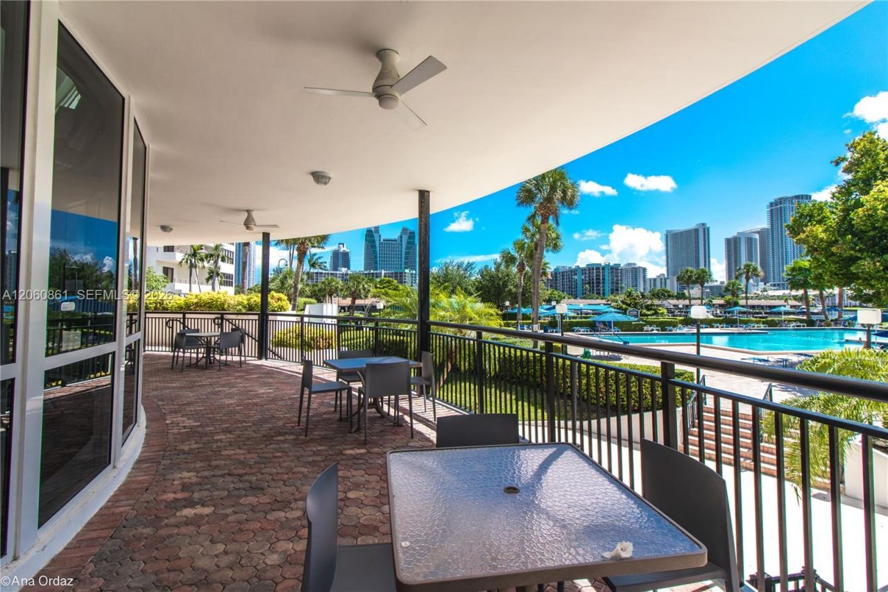 600 Three Islands Blvd, Unit 911, Hallandale Beach, FL 33009 Photo