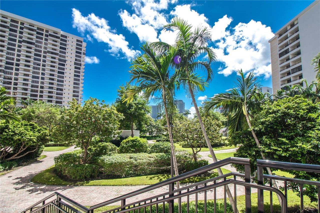 600 Three Islands Blvd, Unit 911, Hallandale Beach, FL 33009 Photo