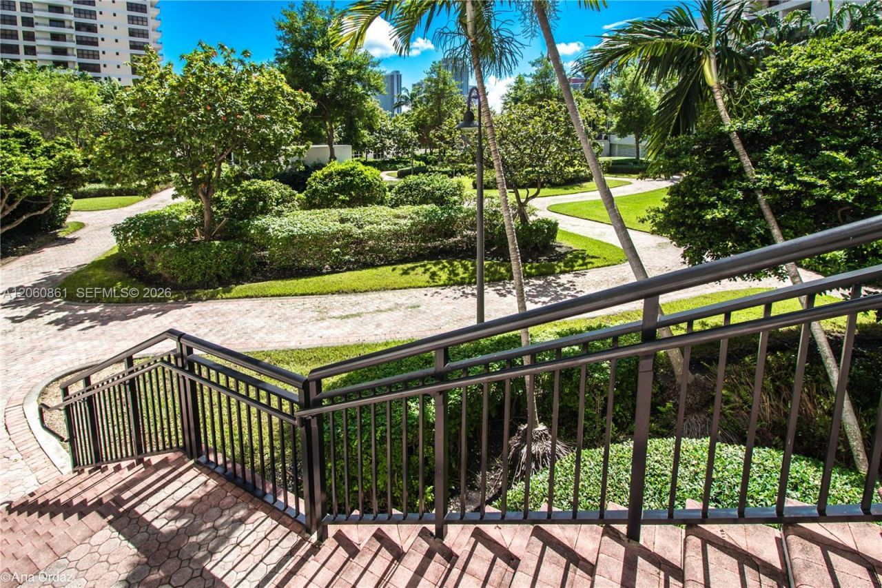600 Three Islands Blvd, Unit 911, Hallandale Beach, FL 33009 Photo