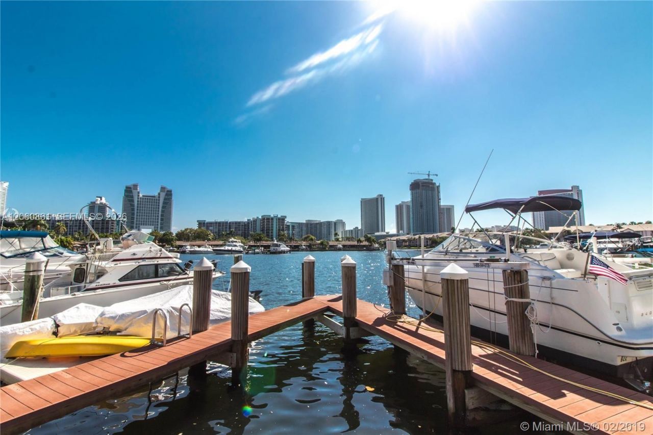 600 Three Islands Blvd, Unit 911, Hallandale Beach, FL 33009 Photo
