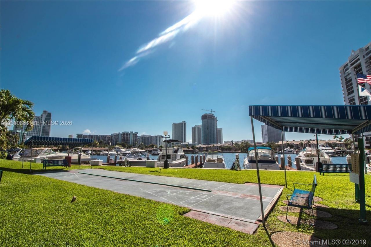 600 Three Islands Blvd, Unit 911, Hallandale Beach, FL 33009 Photo