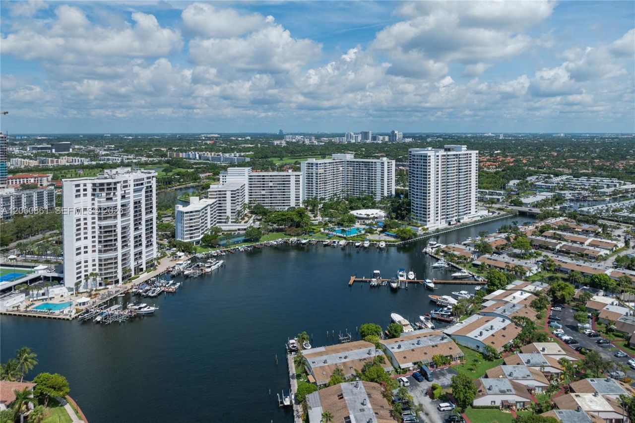 600 Three Islands Blvd, Unit 911, Hallandale Beach, FL 33009 Photo