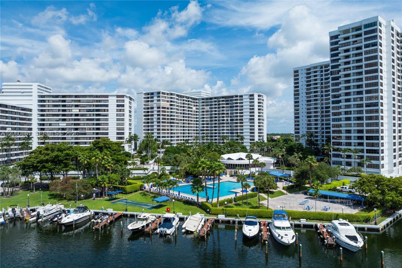600 Three Islands Blvd, Unit 911, Hallandale Beach, FL 33009 Photo