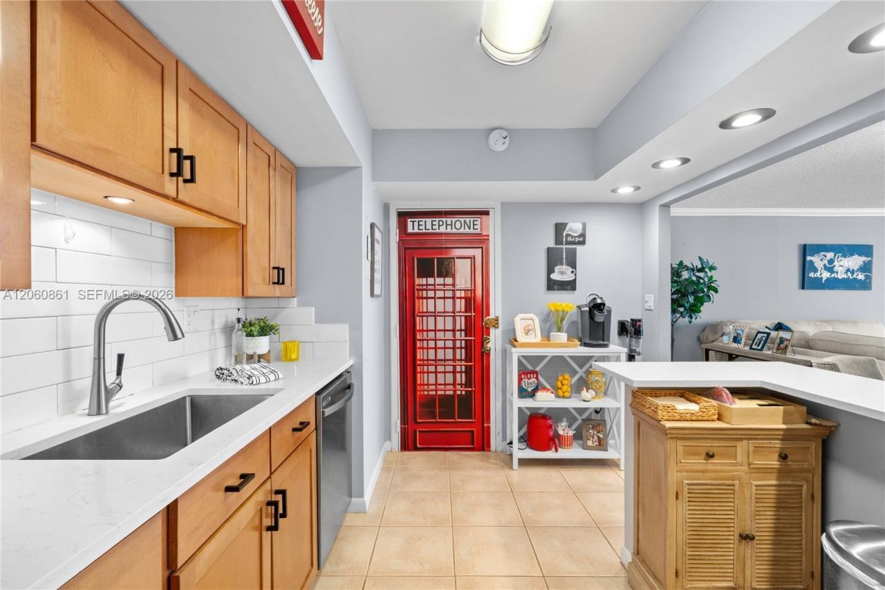 600 Three Islands Blvd, Unit 911, Hallandale Beach, FL 33009 Photo