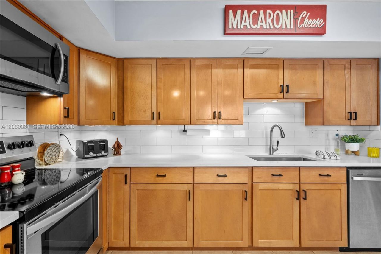 600 Three Islands Blvd, Unit 911, Hallandale Beach, FL 33009 Photo