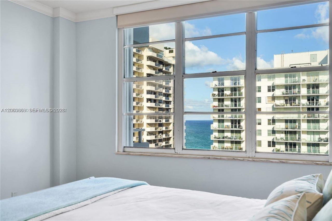 5700 Collins Ave, Unit 15D, Miami Beach, FL 33140 Photo