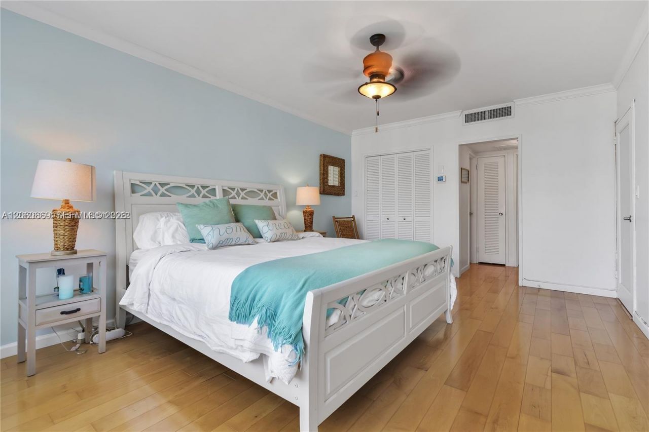 5700 Collins Ave, Unit 15D, Miami Beach, FL 33140 Photo