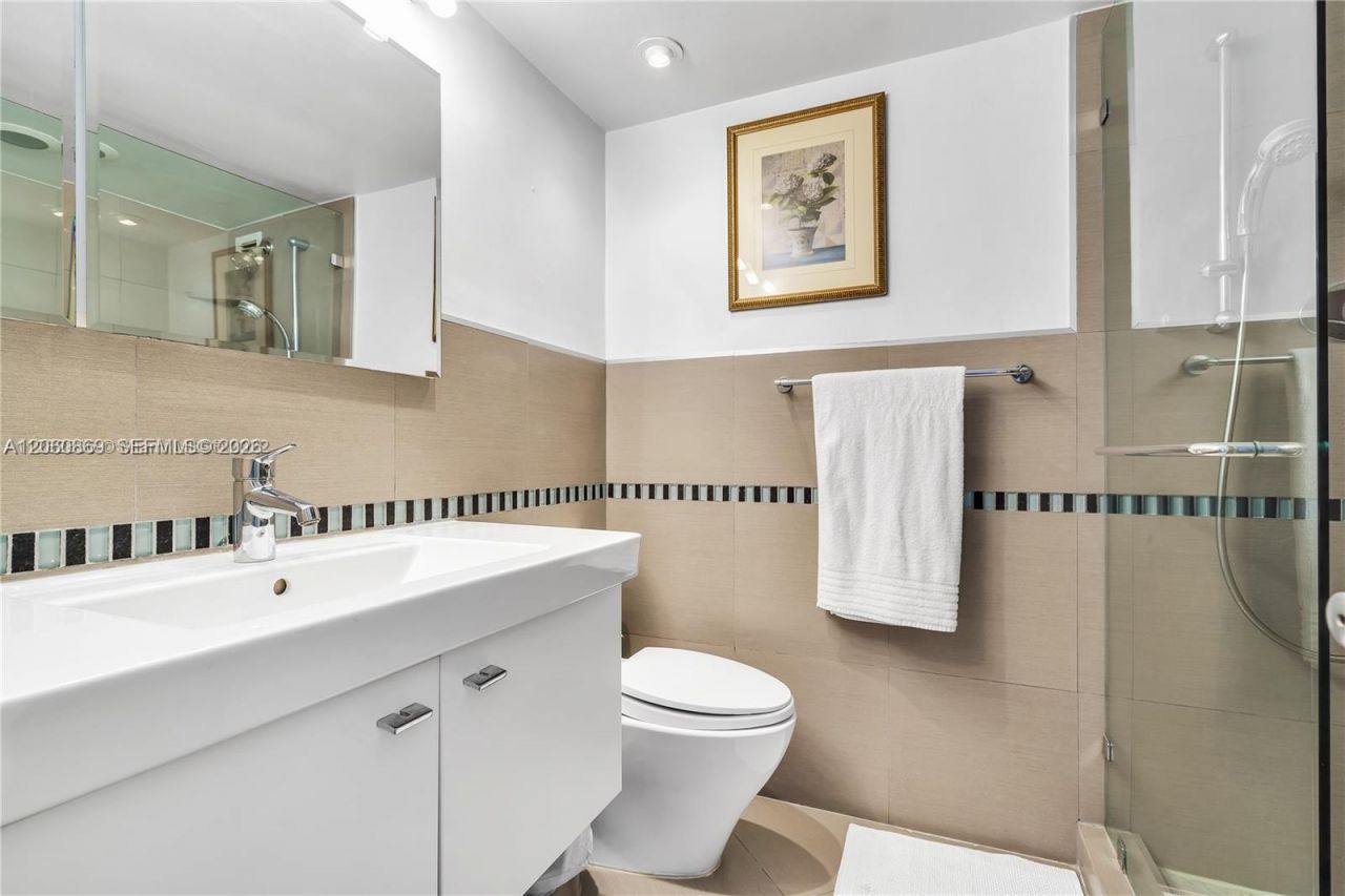 5700 Collins Ave, Unit 15D, Miami Beach, FL 33140 Photo