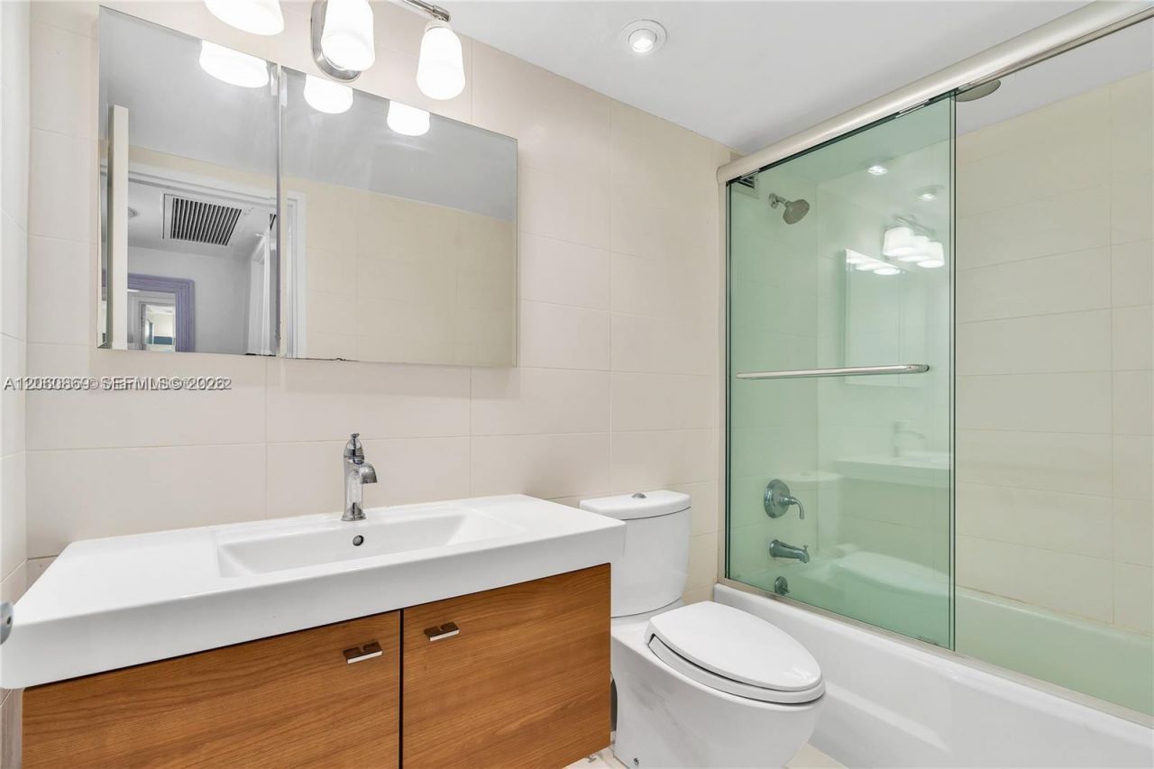 5700 Collins Ave, Unit 15D, Miami Beach, FL 33140 Photo