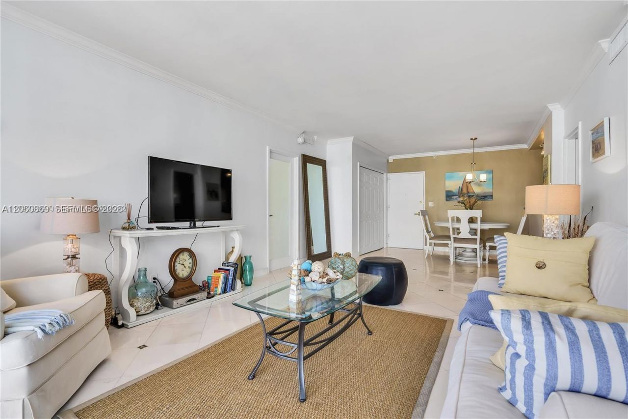 5700 Collins Ave, Unit 15D, Miami Beach, FL 33140 Photo