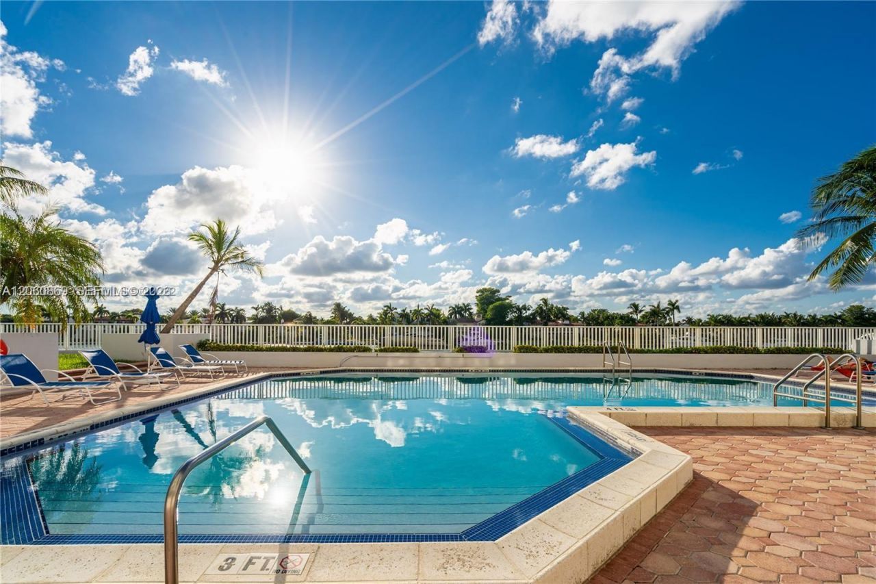 5700 Collins Ave, Unit 15D, Miami Beach, FL 33140 Photo