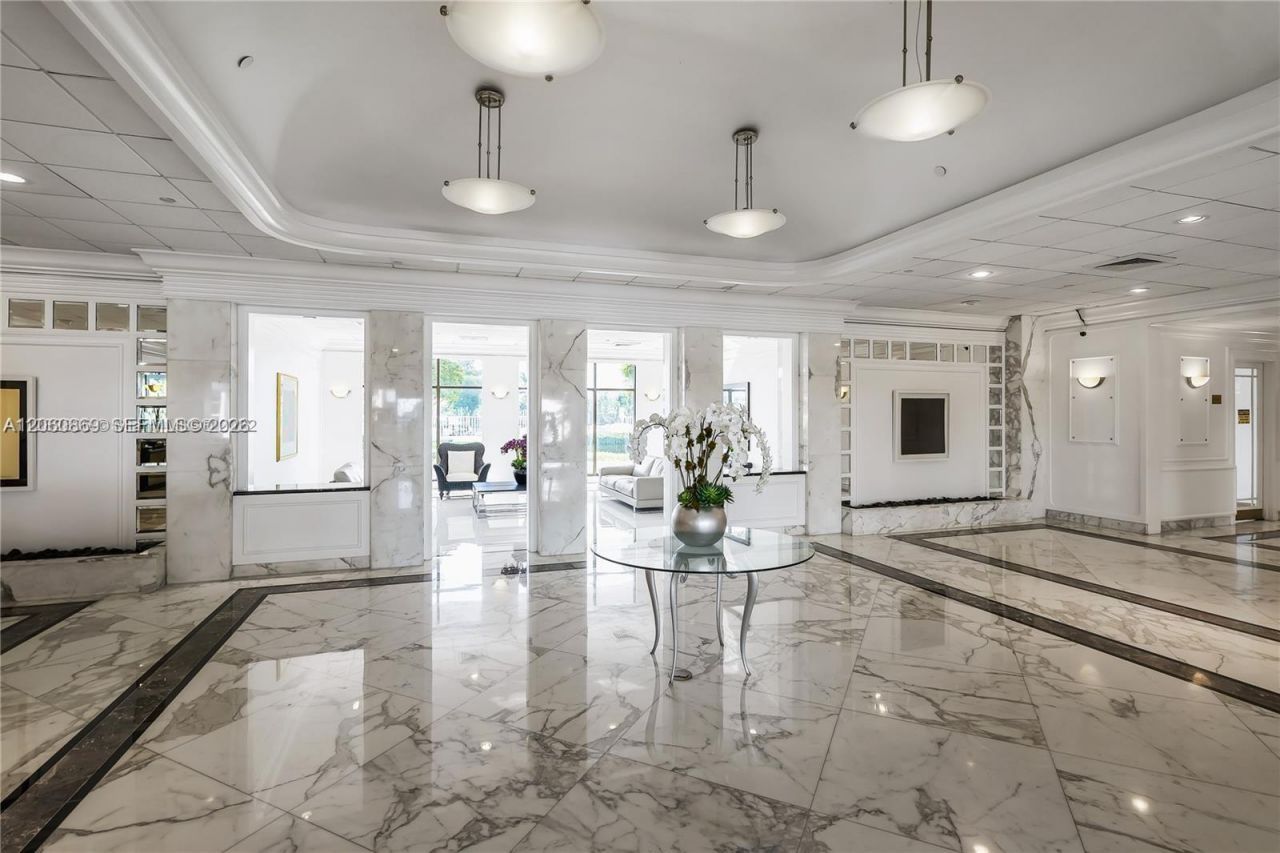 5700 Collins Ave, Unit 15D, Miami Beach, FL 33140 Photo